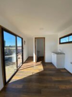 MODUŁOWA CHATA Z DRZEWA ORZECHOWEGO 18 M² - obrazek 3